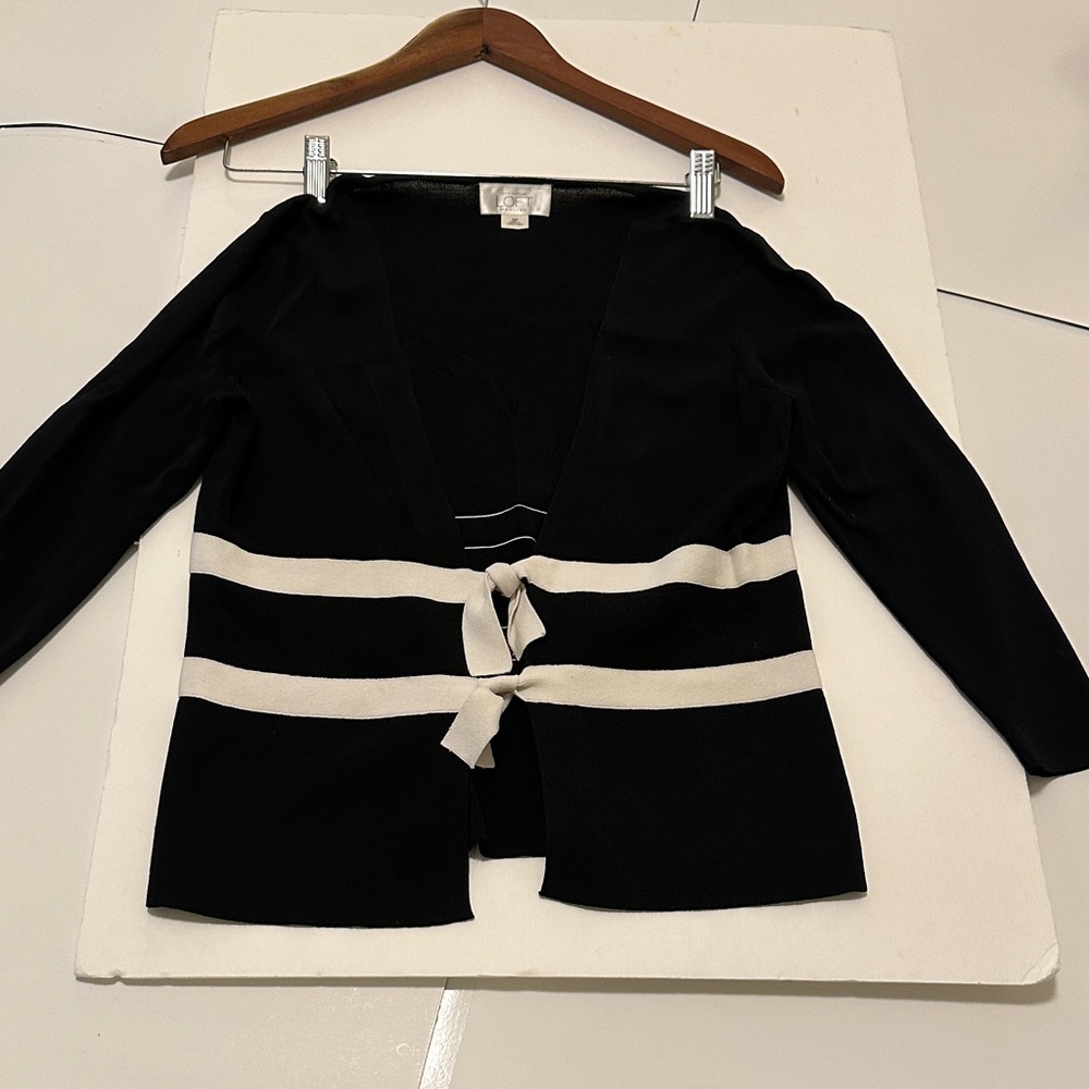 Black and White Women's Sweater Cardigan
Size SP, 
Ann Taylor, Loft